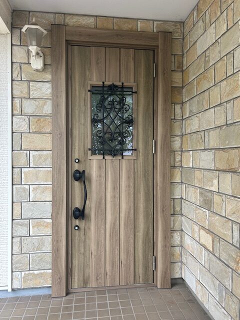 玄関扉のカバー工法