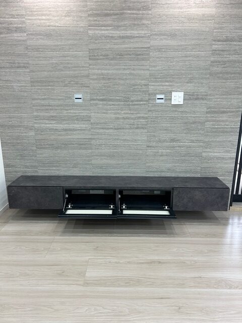 テレビ台の取り付け